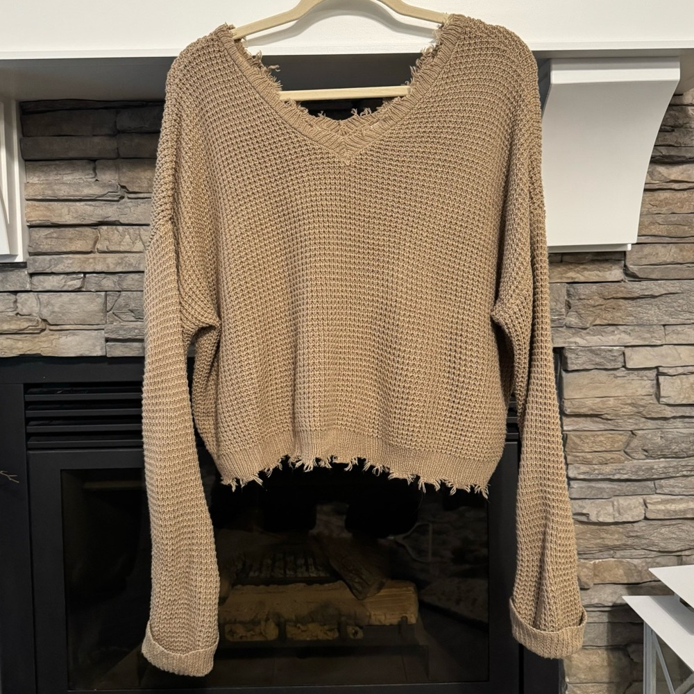 Moon & Madison Thrifted Frayed Sweater Top. Size Medium.